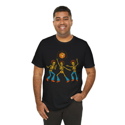 Disco Skeletons Dancing Shirt – Funny Retro 70s Halloween Party Tee