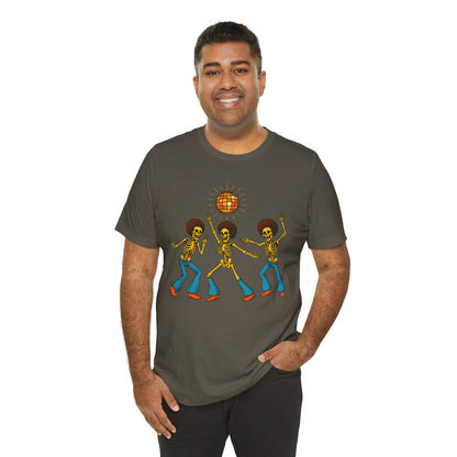 Disco Skeletons Dancing Shirt – Funny Retro 70s Halloween Party Tee